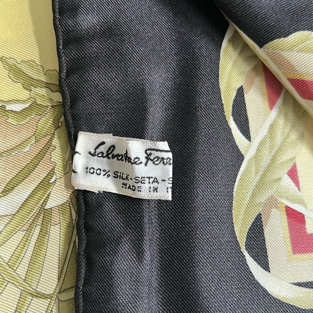 Salvatore Ferragamo 100%Silk Scarf with box - Picture 4 of 13